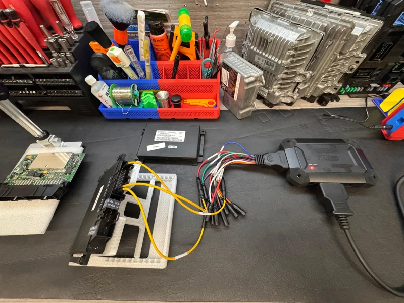 EGS52 module connected to the bench programming interface