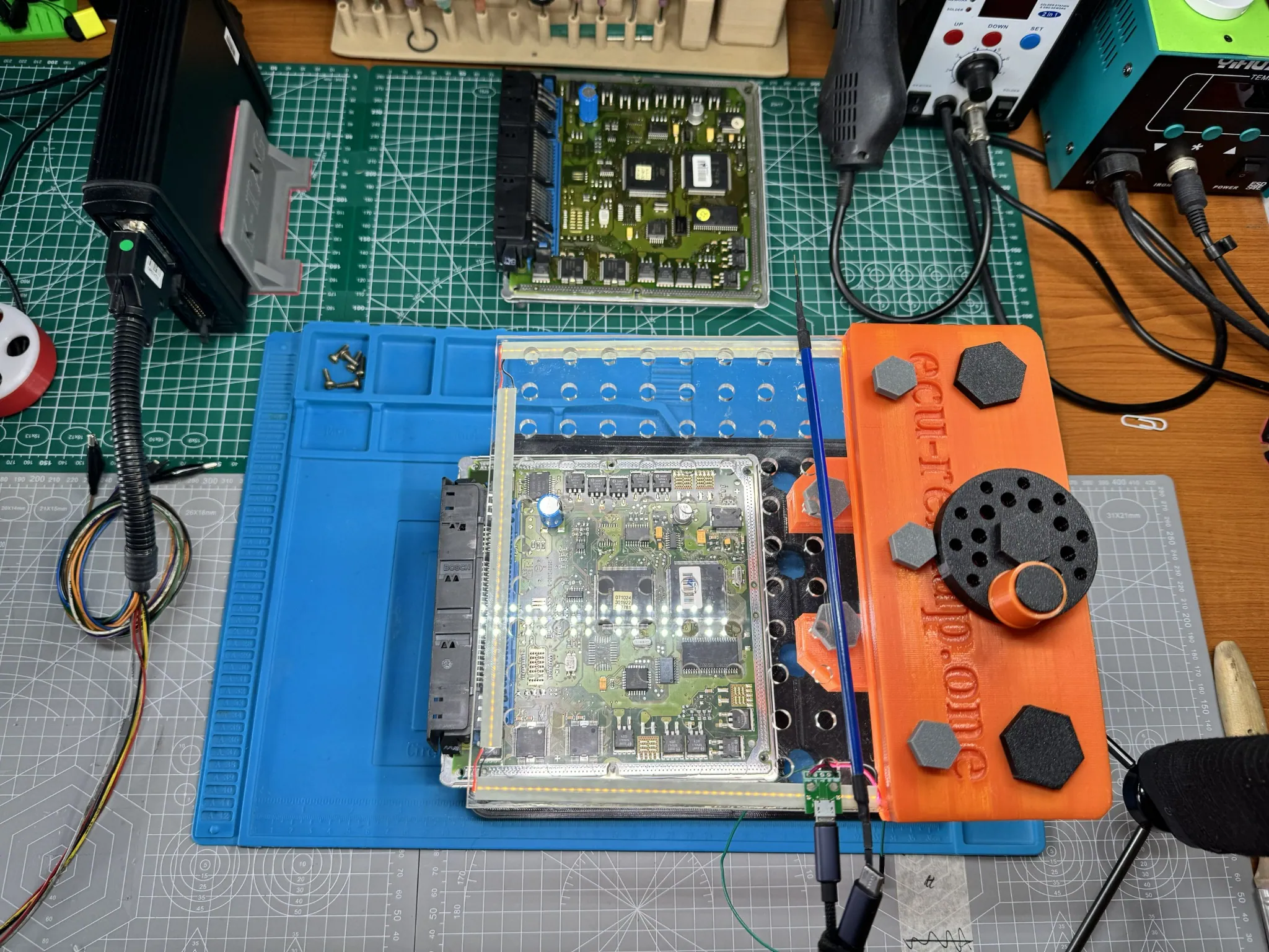 Mercedes-Benz W210 Bosch ME2.8 ECU bench cloning and calibration workstation at SG-Tronic Motorsport