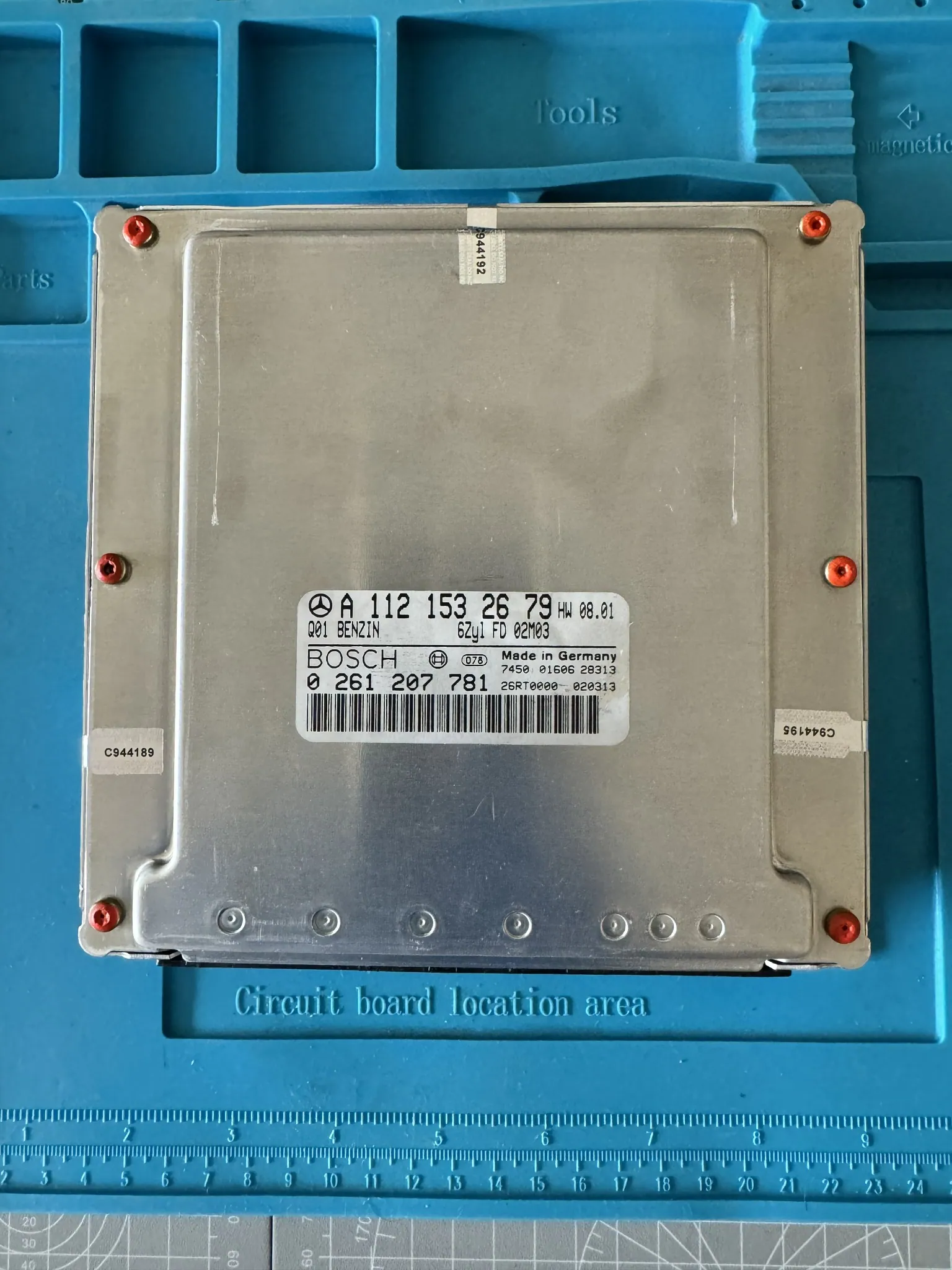 Mercedes A1121532679 Bosch 0261207781 ME2.8 petrol ECU label close-up