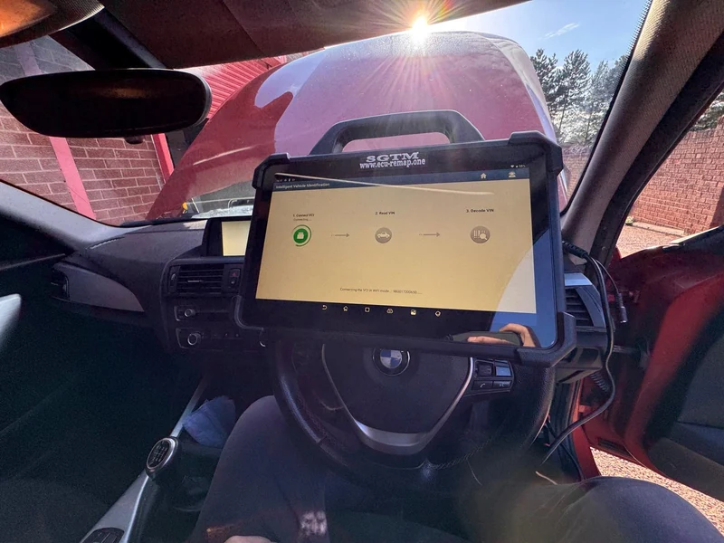 SGTM diagnostic tablet connecting to the BMW 1 Series vehicle interface
