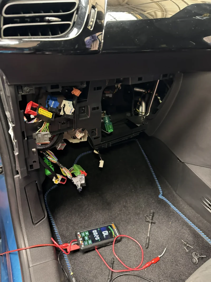 Dashboard access for Citroen DS BSI programming and cloning