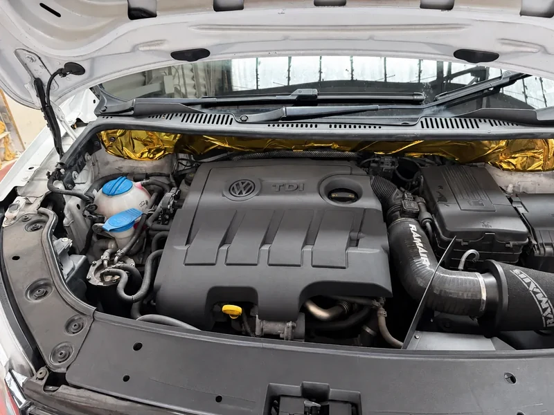 Clean detailed view of the VW Caddy TDI engine bay during Stage 1 remapping preparation
